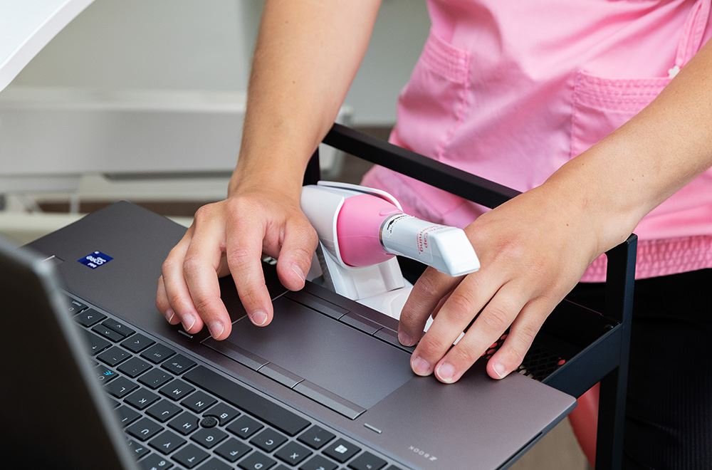 Modernklinik med PlanOrder och Planmeca Emerald S