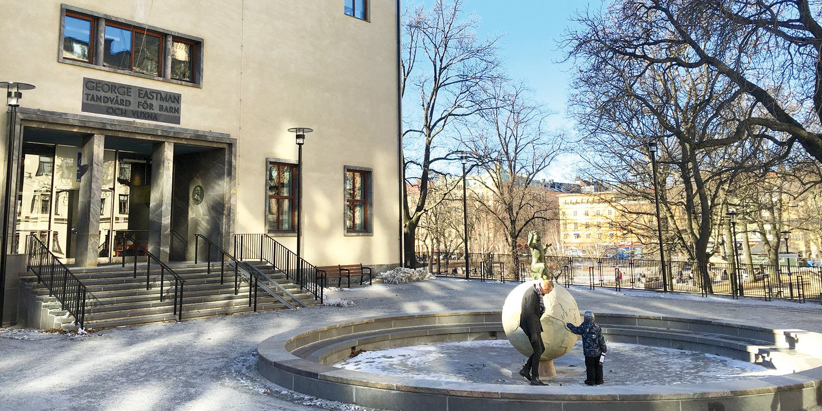 Entrén till Eastmaninstitutet i Stockholm
